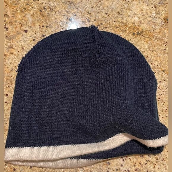Toronto Maple Leafs Toque - Picture 4 of 5